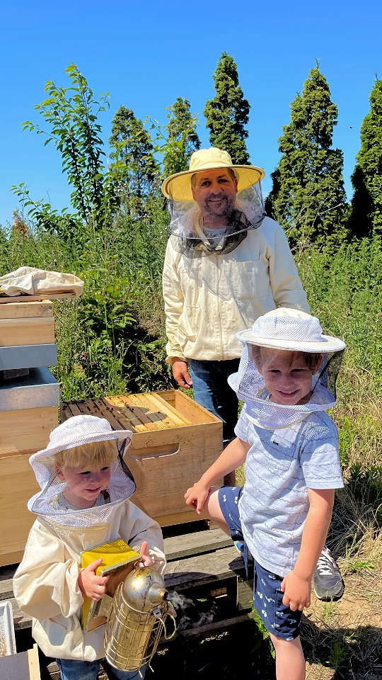 Familenbetrieb Imkerei Recktenwald mit den Bienen in Straelen